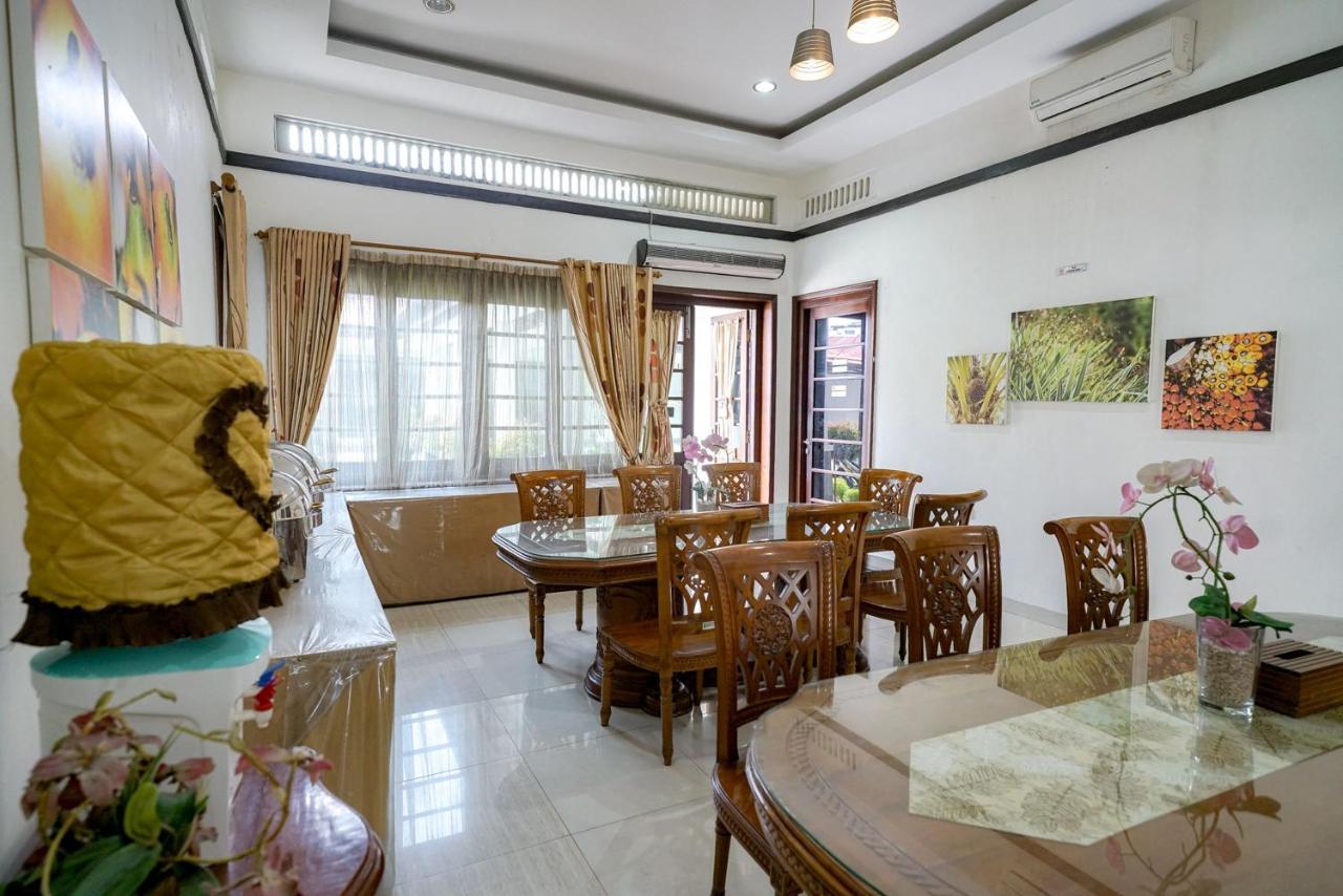 Reddoorz @ Avros Guest House Медан Экстерьер фото