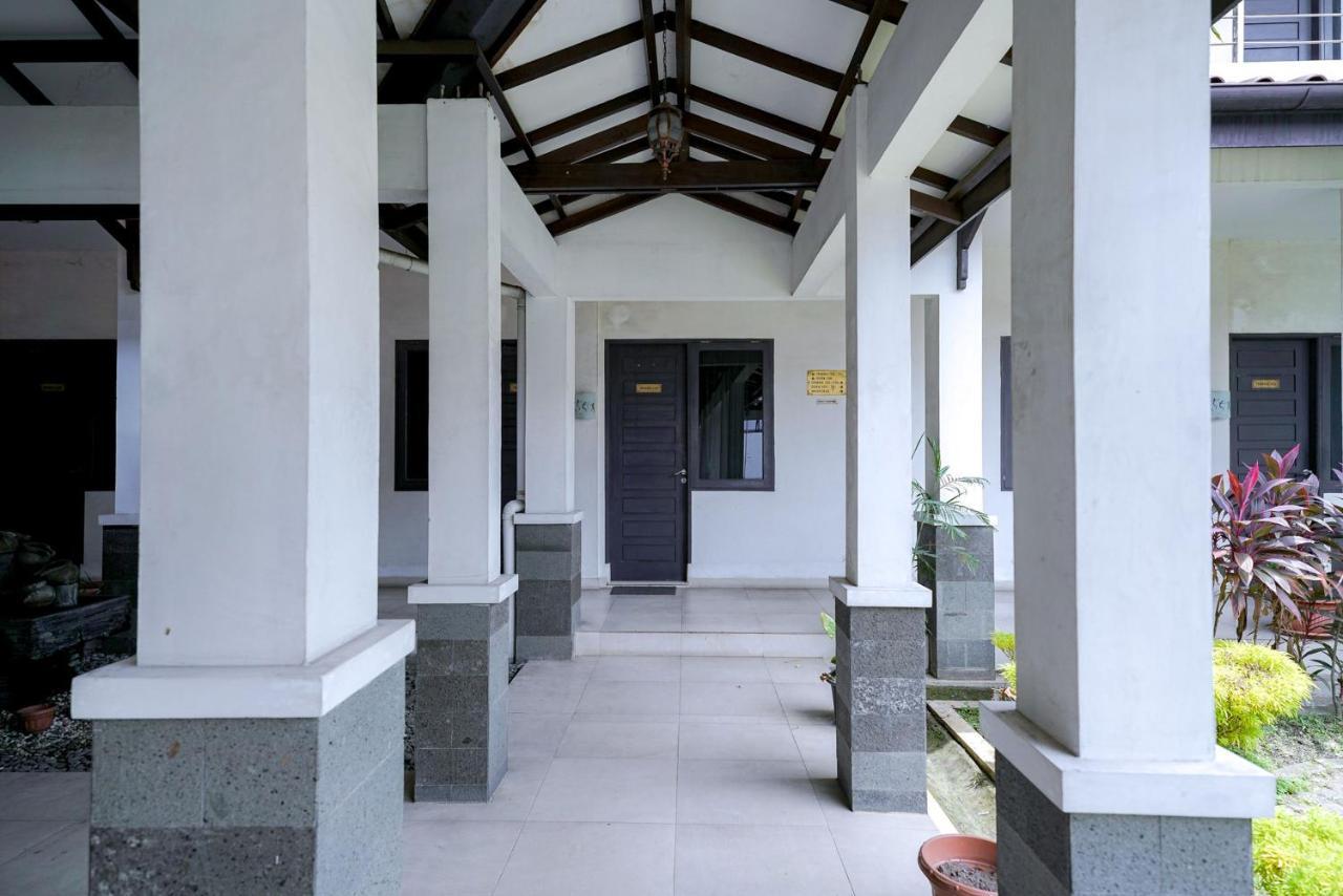 Reddoorz @ Avros Guest House Медан Экстерьер фото