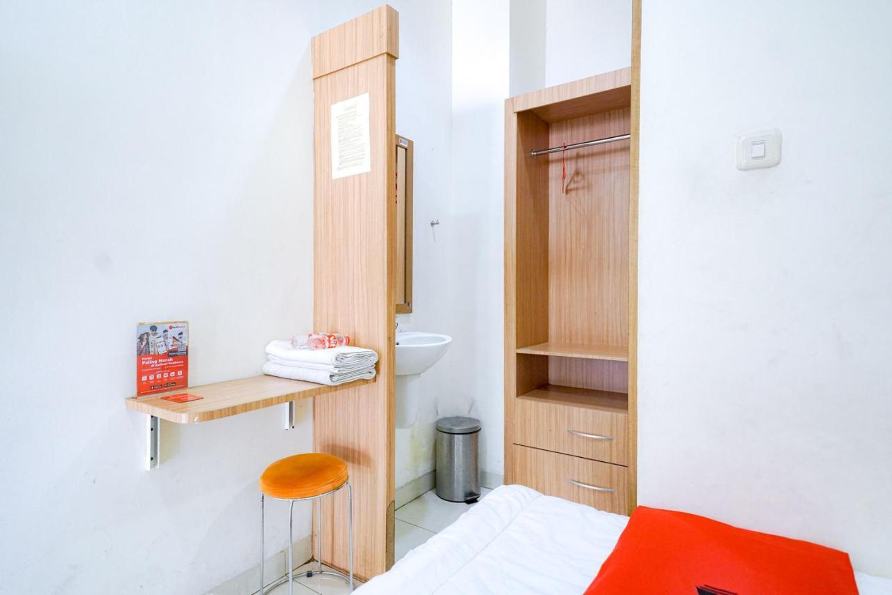 Reddoorz @ Avros Guest House Медан Экстерьер фото
