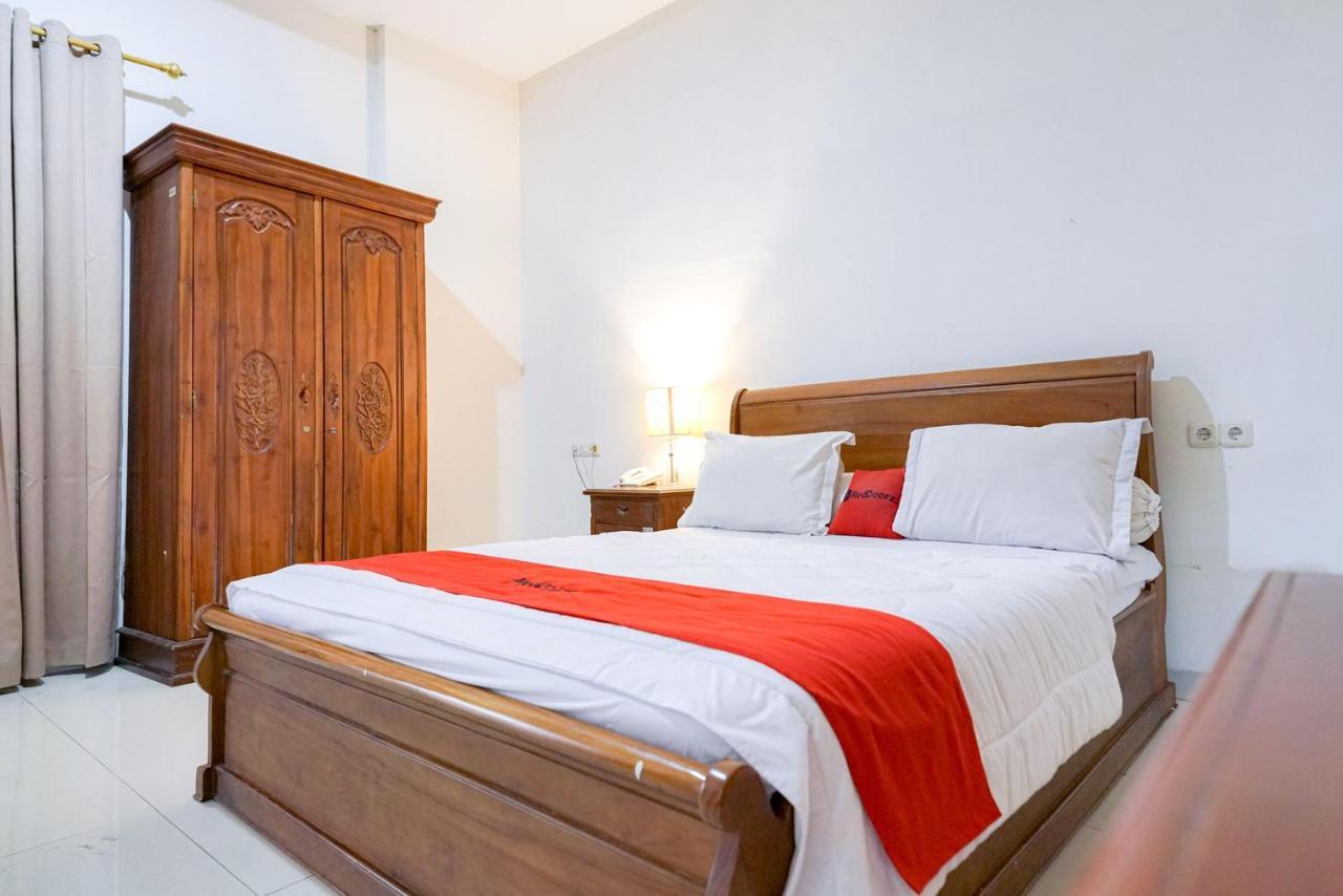 Reddoorz @ Avros Guest House Медан Экстерьер фото