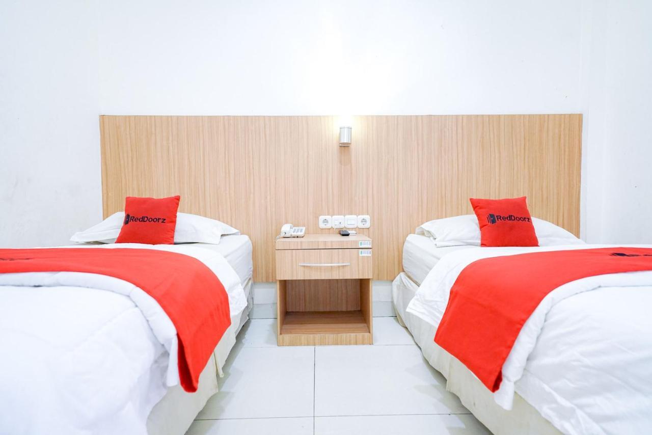 Reddoorz @ Avros Guest House Медан Экстерьер фото