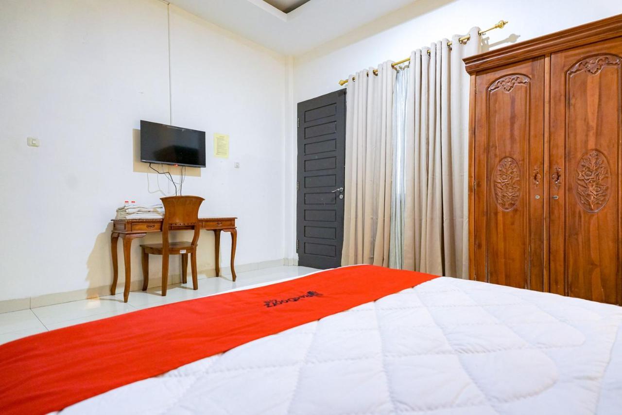 Reddoorz @ Avros Guest House Медан Экстерьер фото