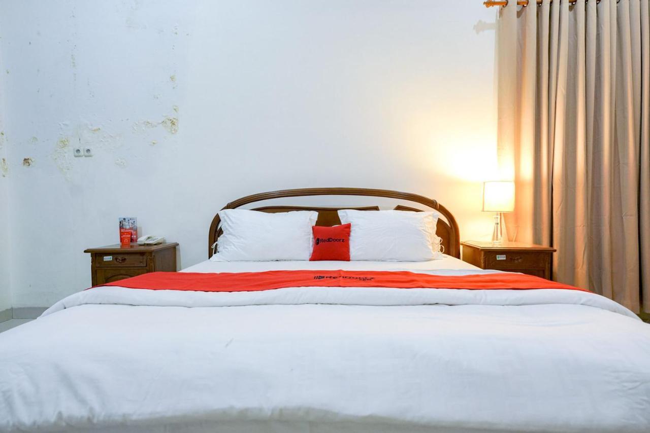 Reddoorz @ Avros Guest House Медан Экстерьер фото