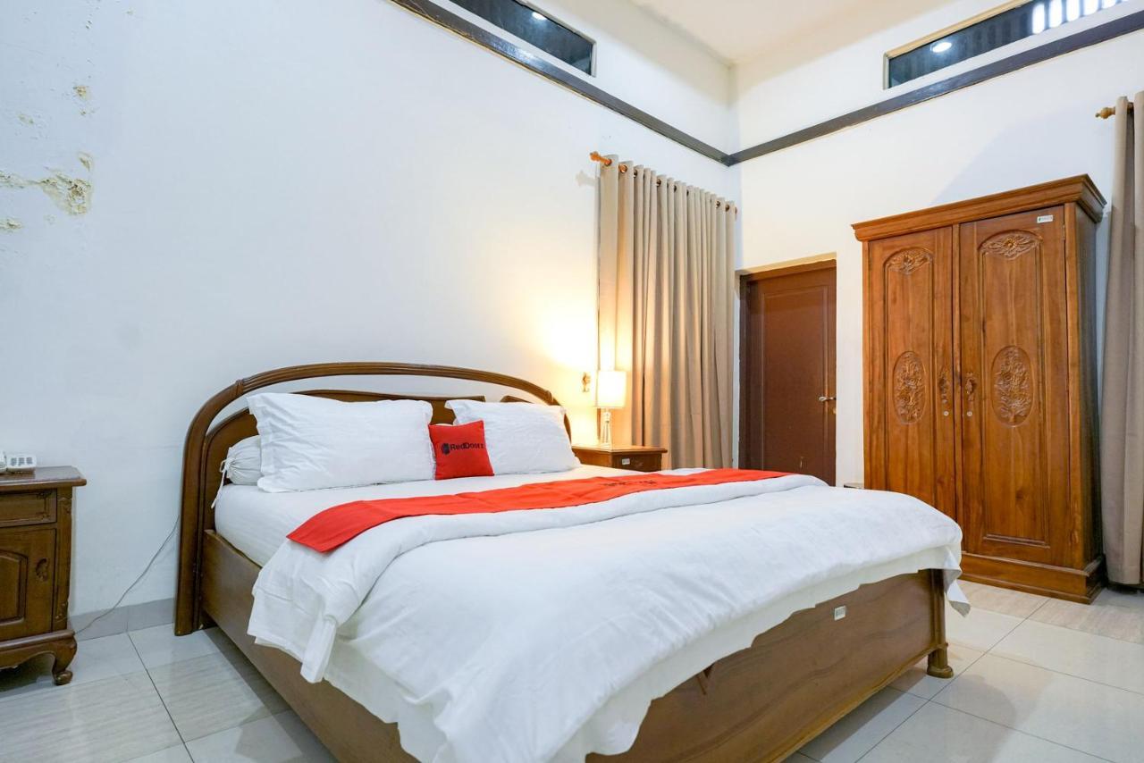 Reddoorz @ Avros Guest House Медан Экстерьер фото